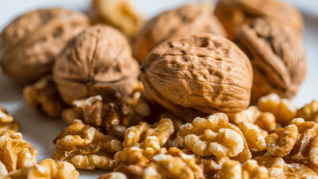 Platos de alimentos ricos en triptófano como el pavo y las nueces